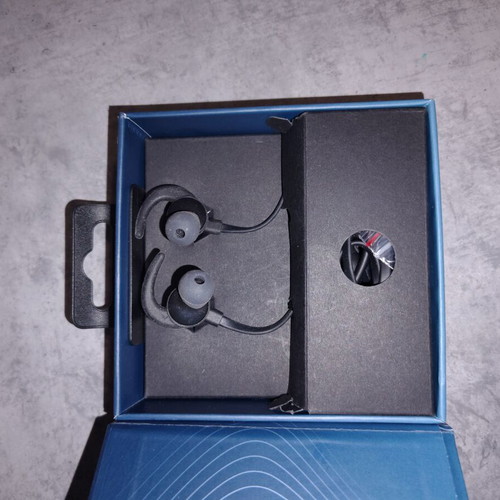 Motorola SP105 In-ear Bluetooth Handsfree like new, sweat resistant, black