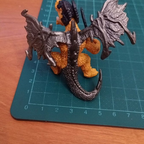 Iratrax Predasaurs Series 4 Dragon Fire figure like new