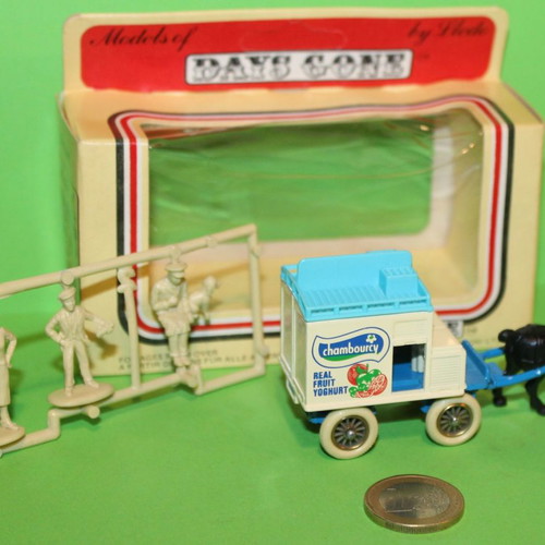 Lledo Days Gone Horse Drawn Milk Float Chambourcy metal miniature new