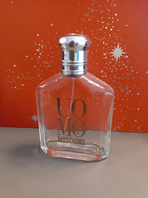 Μπουκάλι αρώματος UOMO Moschino edp 125ml σαν καινούργιο, άδειο