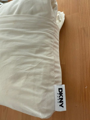 Σεντόνια βαμβακερά DKNY King Size υπόλευκο pure καινούργια για διπλό & υπέρδιπλο κρεβάτι