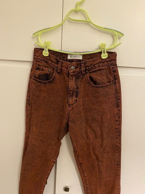 No Thinkin Jeans size 38 like new, burgundy