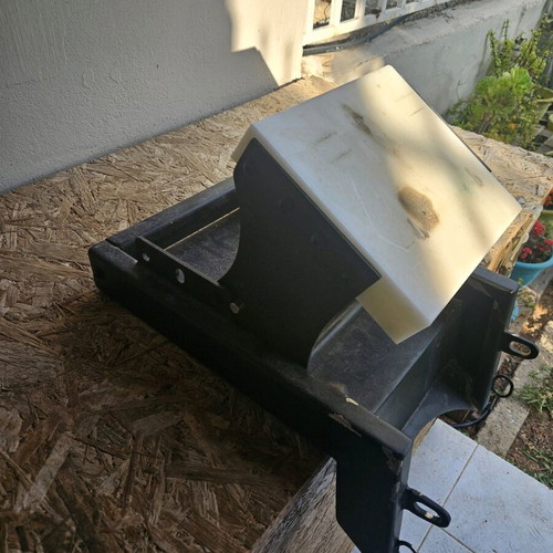 Sliding auxiliary engine mount used for boat
