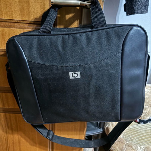 HP laptop bag with dimensions 40x30x10 cm