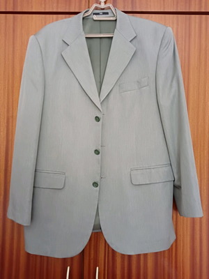 Dunhill gray suit like new, size 52, silk with cool wool