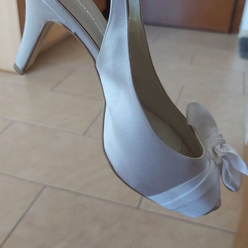 Mourtzi white wedding heels size 38 used