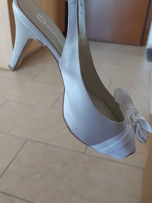 Mourtzi white wedding heels size 38 used