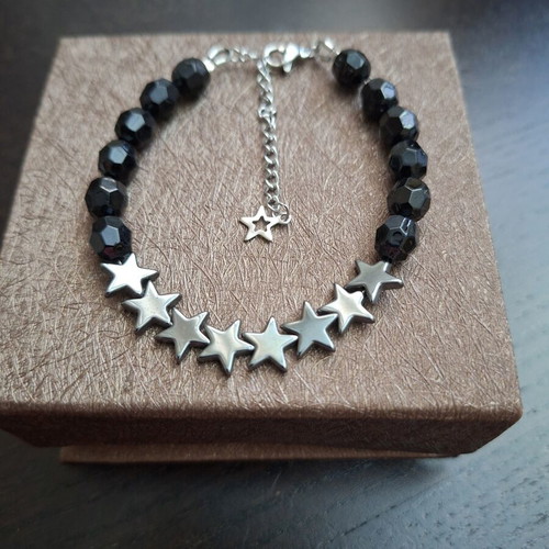 Bracelet with stainless steel stars and black acrylic beads