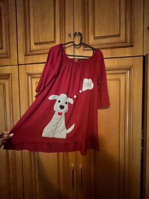 Simple Fashion t-shirt like new, red with patchwork dog
