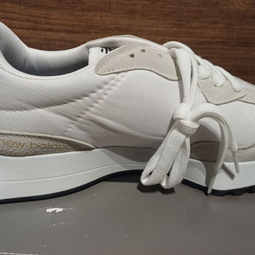 Shoes new in box size 41