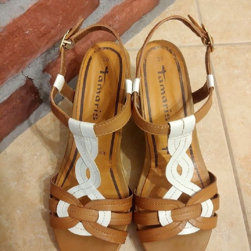 Tamaris leather platform sandals used, tan with white design, size 36