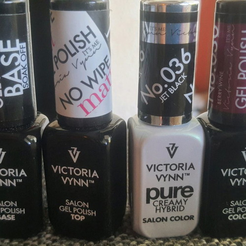 Victoria Vynn semi-permanent nail polishes new with gift lamp