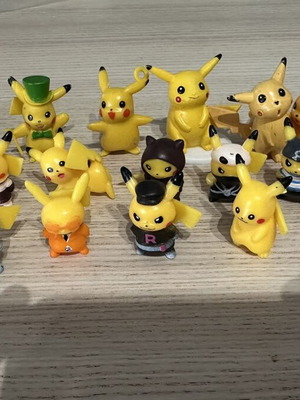Pikachu figures used, set of 15