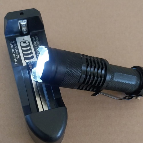 Aluminum LED flashlight set with lithium battery 1200mA charger and belt case