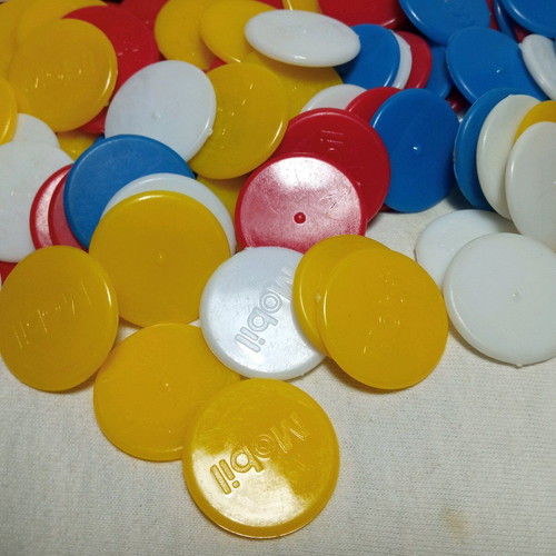 Mobil poker chip set of 200 from the 1970s like new