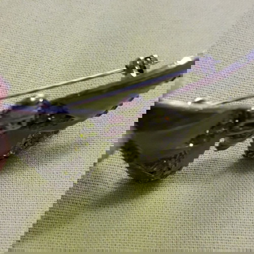 Καρφίτσα πεταλούδα μεταχειρισμένη σε πράσινες αποχρώσεις