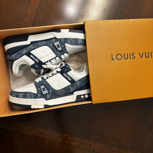 Louis Vuitton sneakers like new, size 40, blue