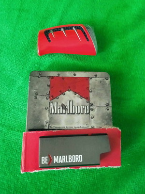 Πακέτο Marlboro μεταχειρισμένο με μεταλλική ταμπακιέρα και θήκη αναπτήρα