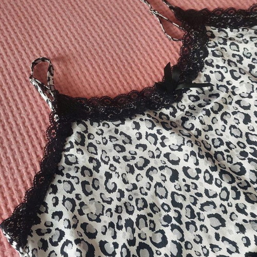 Animal print pajamas size Medium like new, satin type