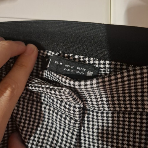 Zara Womens Trousers fitted, like new, black and white, size M