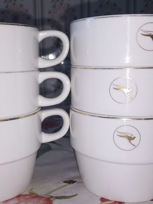 Wedgwood Qantas Airlines coffee set used, 6 cups and 6 saucers