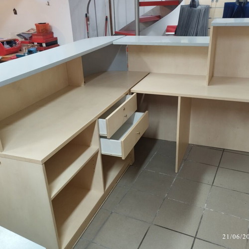 Reception desk like new, corner with two drawers 180x180x110 cm