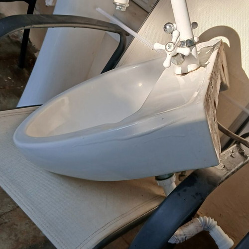 Gravena bathroom sink with built-in faucet like new