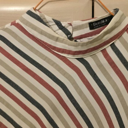 Bershka crop top with diagonal stripes like new, size small
