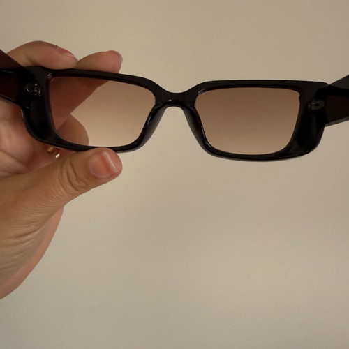 Black sunglasses new with gradient lenses in rectangular design