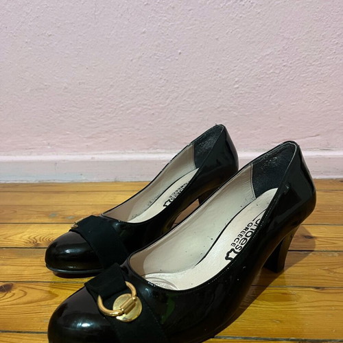 Black pumps Greek made like new, size 40, 7 cm heel