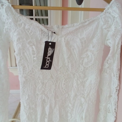 Boohoo women's lace dress new, size small, white