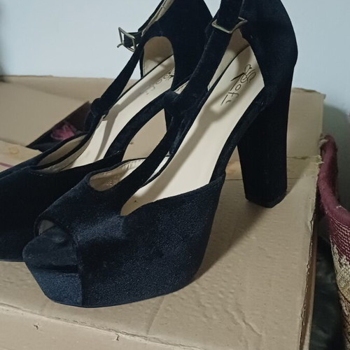 Velvet platform sandals size 40 like new, black, stylish