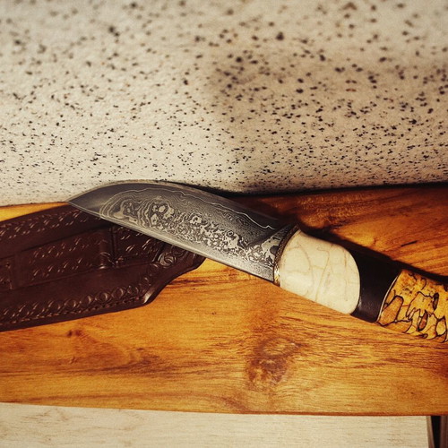 Hunting knife Damascus steel handmade with certificate and hallmark