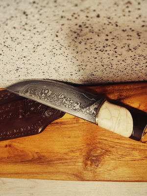 Hunting knife Damascus steel handmade with certificate and hallmark