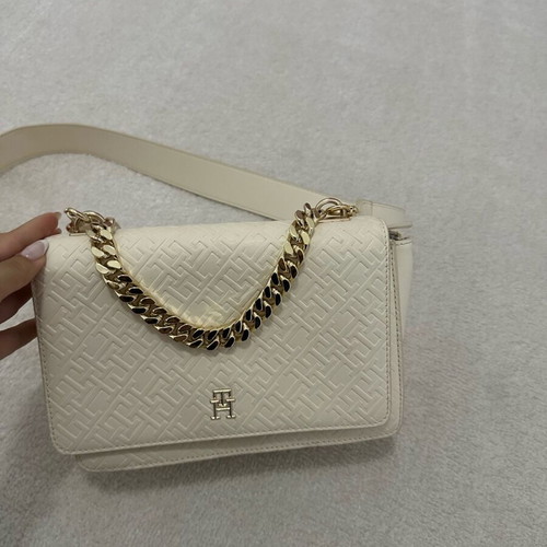 Tommy bag lightly used with chain, small crossbody