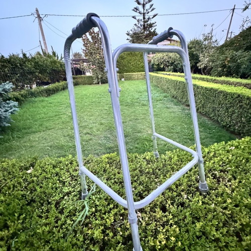 Stable Walker like new