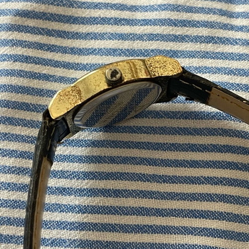 Citron wristwatch used with gold color and black strap