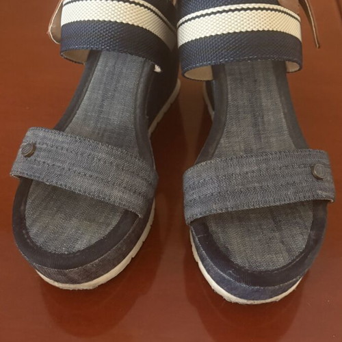 Wrangler platform sandals size 38 like new, blue memory foam