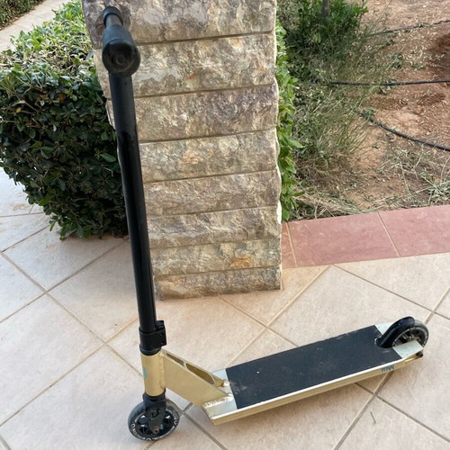 Trick scooter like new
