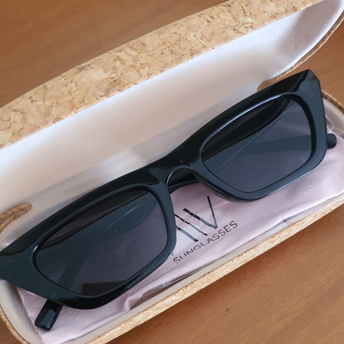 AV Sunglasses Karen sunglasses new, black, with case