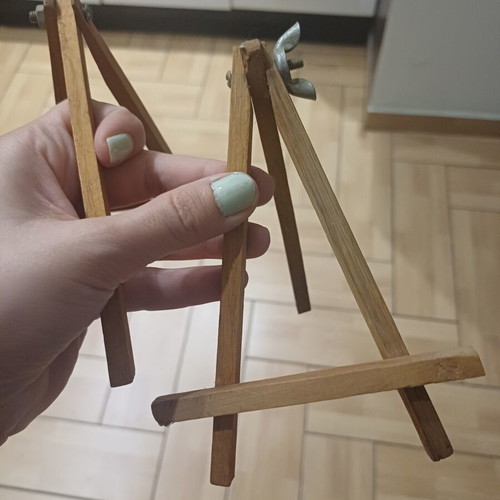 Wooden tabletop easels new, set of two, natural wood