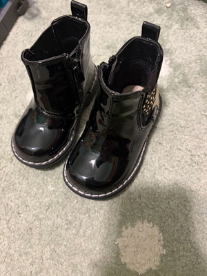 Patent leather boots like new, size 20