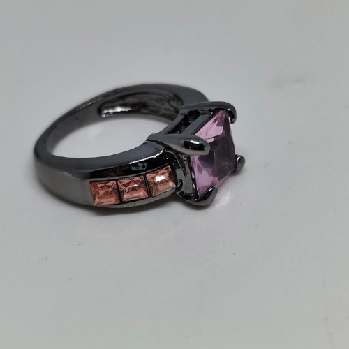 Ring with purple central crystal and pink details in black metal like new