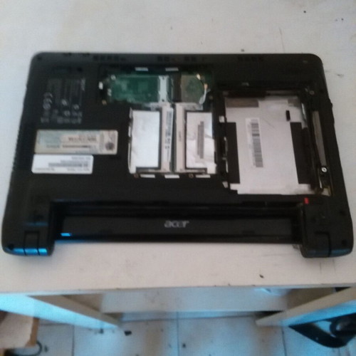 Acer Aspire One Algire 1410 used, non-working, for parts only