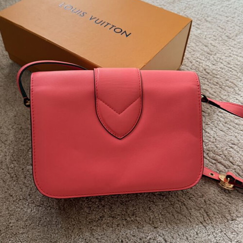 Louis Vuitton crossbody bag like new, pink