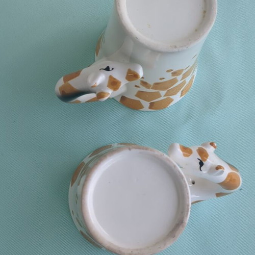 Giraffe mugs medium size, like new, set of two