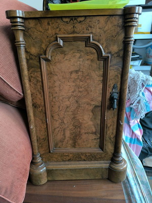 Night stands like new, set of 2 pieces