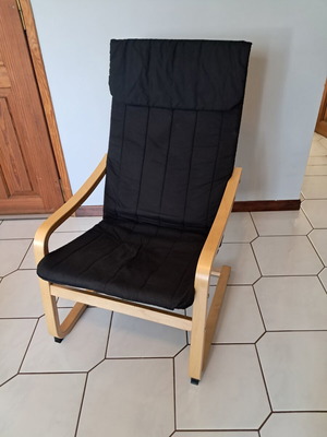 Πολυθρόνα relax Ροή από Polihome μεταχειρισμένη, μαύρο ύφασμα, ξύλινος σκελετός
