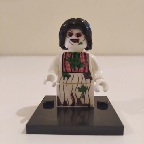 Father Damien and Regan horror minifigures like new
