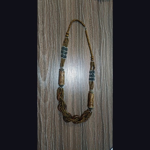 Brown necklace like new with beads